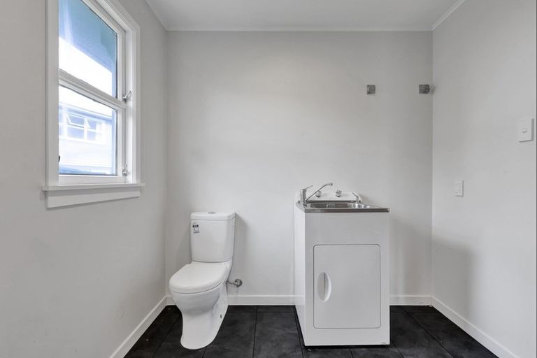 Photo of property in 8 Penrith Street, Westown, New Plymouth, 4310