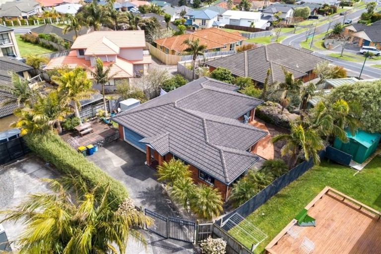 Photo of property in 10 Roy Maloney Drive, Henderson, Auckland, 0612