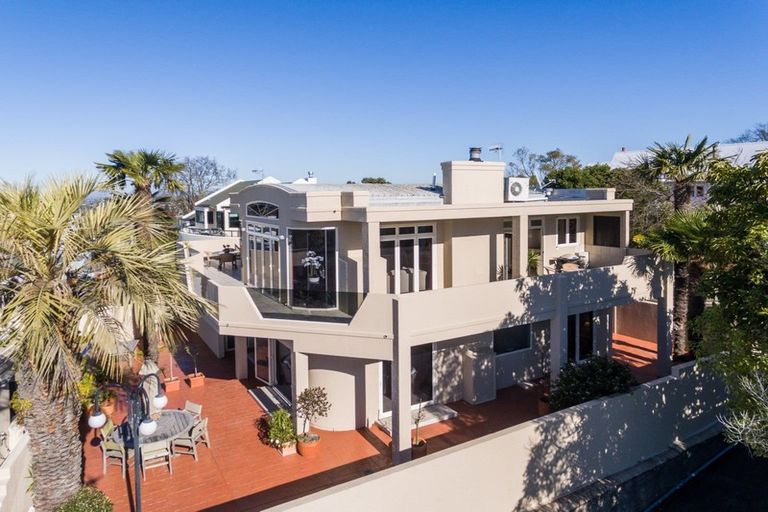 Photo of property in 1b Lincoln Road, Bluff Hill, Napier, 4110