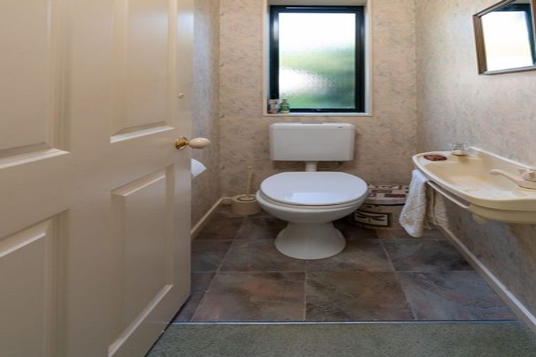 Photo of property in 42 Guildford Drive, Paraparaumu, 5032