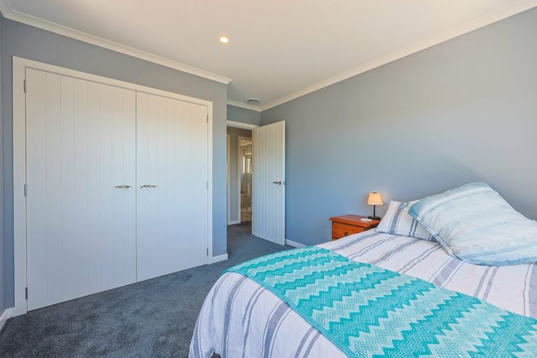 Photo of property in 9 Weatherdeck Close, Whitby, Porirua, 5024