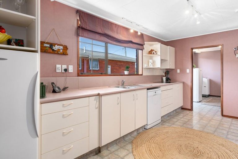 Photo of property in 41 Severn Street, Green Island, Dunedin, 9018