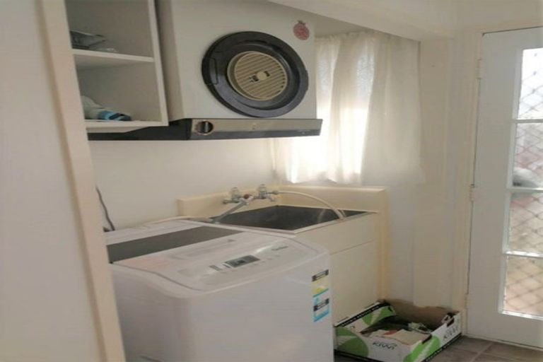Photo of property in 2/12 Meadway, Sunnyhills, Auckland, 2010