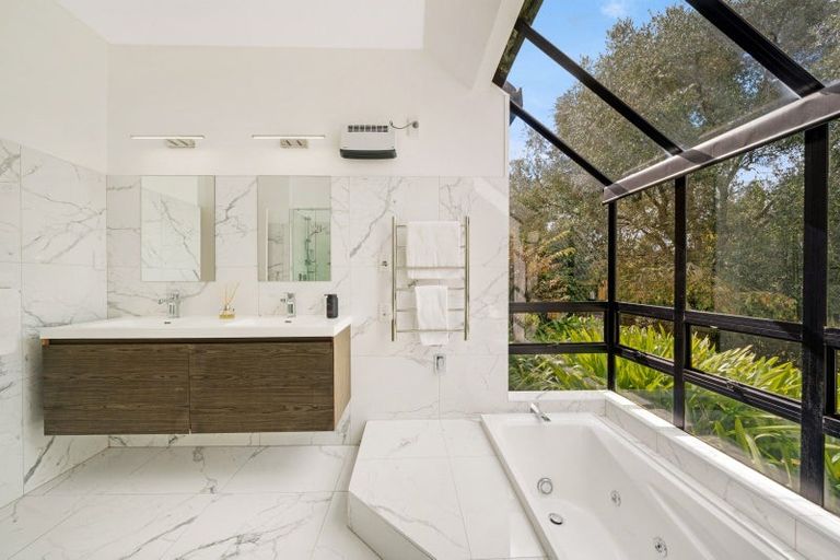 Photo of property in 151 Taupaki Road, Taupaki, Henderson, 0782