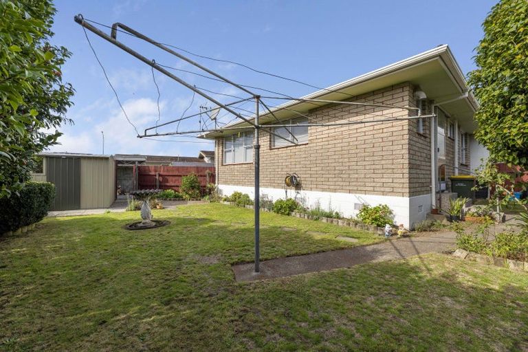 Photo of property in 2/4 Severn Place, Spotswood, New Plymouth, 4310
