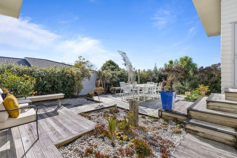 Photo of property in 10 Veronica Close, Red Beach, 0932