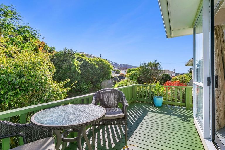 Photo of property in 25 Larsen Crescent, Tawa, Wellington, 5028