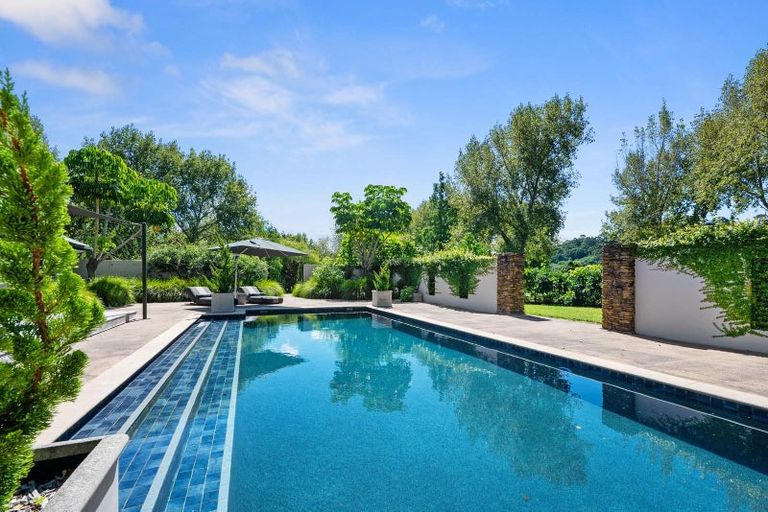 Photo of property in 44 Hardens Lane, Paremoremo, Auckland, 0632