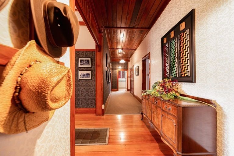 Photo of property in 28 Muri Road, Pukerua Bay, 5026