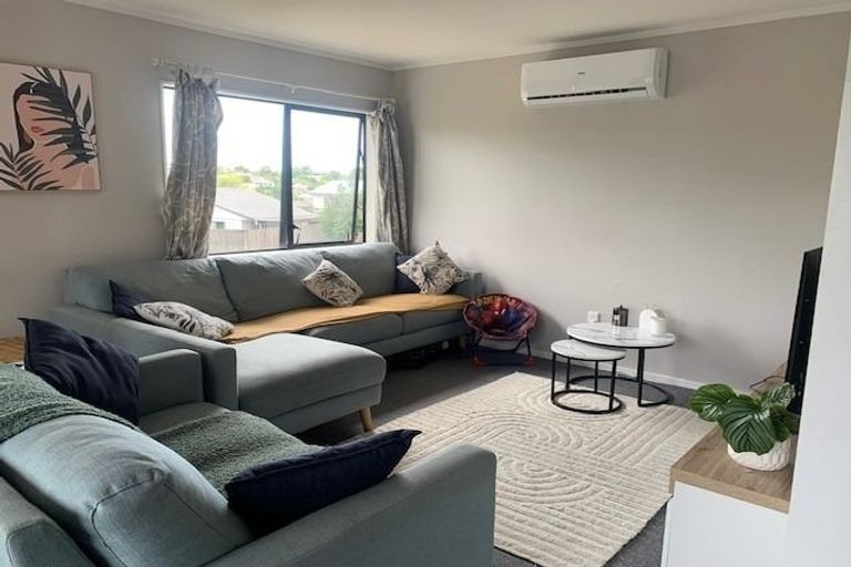 Photo of property in 65 Trias Road, Totara Vale, Auckland, 0629