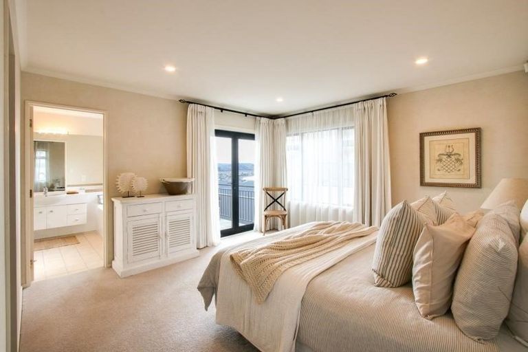 Photo of property in 28 Parade Street, Hospital Hill, Napier, 4110