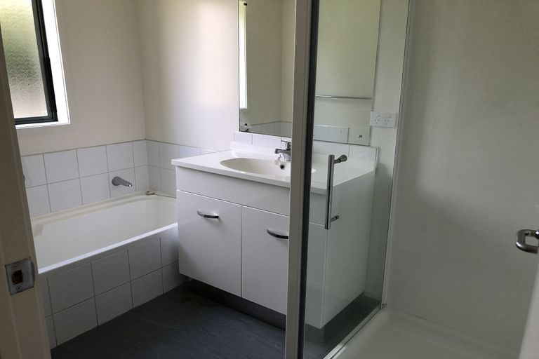 Photo of property in 53 Sabulite Road, Kelston, Auckland, 0602