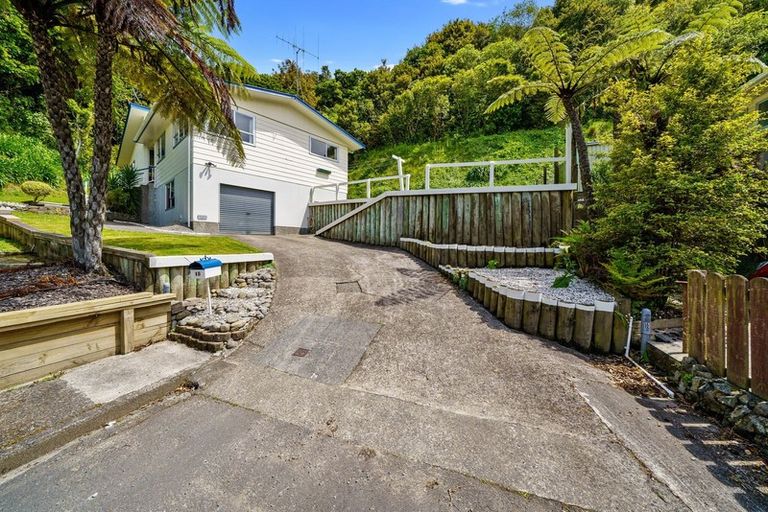 Photo of property in 18 Westhaven Drive, Tawa, Wellington, 5028