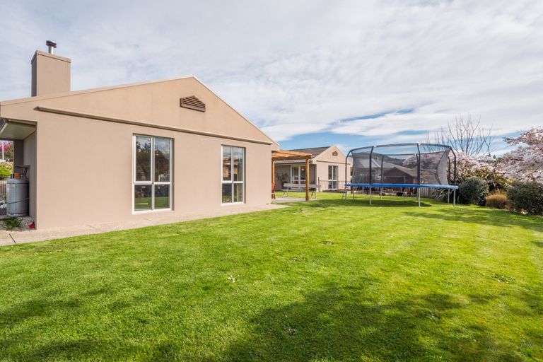 Photo of property in 37 Duxford Crescent, Fairfield, Dunedin, 9018