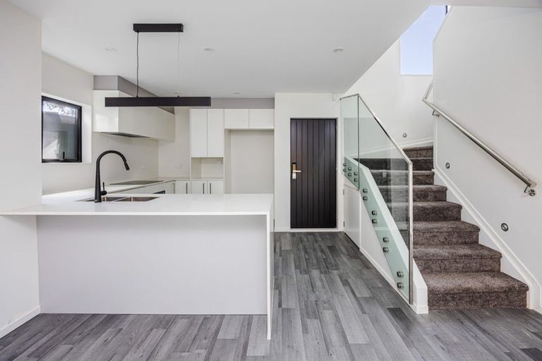 Photo of property in 16f Imrie Avenue, Mangere, Auckland, 2022