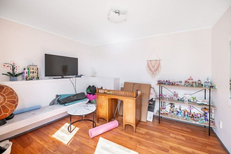 Photo of property in 22 Moffat Road, Red Beach, 0932