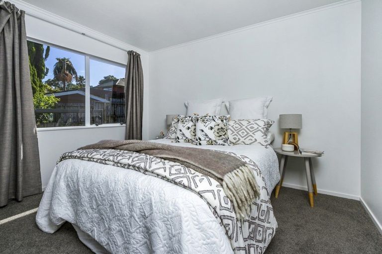 Photo of property in 2/266 Forrest Hill Road, Forrest Hill, Auckland, 0620