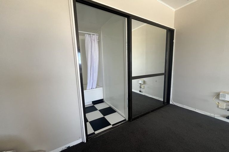 Photo of property in Churchill Flats, 213 The Terrace, Wellington Central, Wellington, 6011