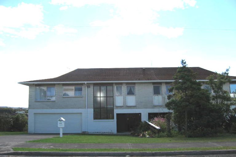 Photo of property in 2/4 Ridge Road, Waiake, Auckland, 0630