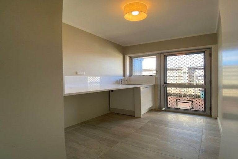 Photo of property in 2 Fortunes Road, Half Moon Bay, Auckland, 2012