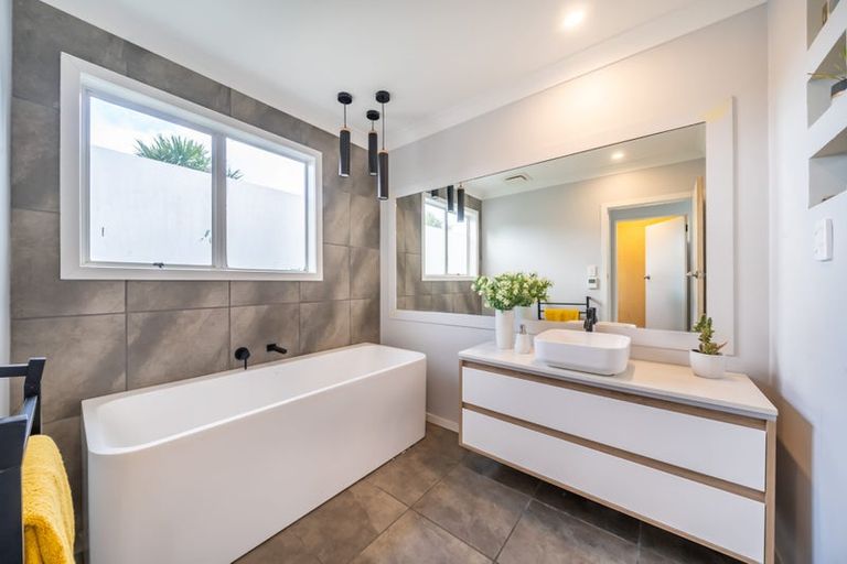 Photo of property in 6 Brightwater Crescent, Totara Park, Upper Hutt, 5018