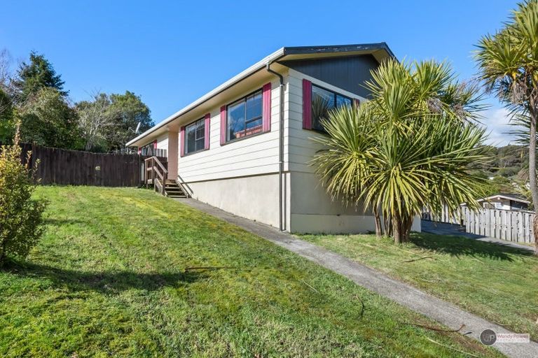 Photo of property in 112 Norana Road, Timberlea, Upper Hutt, 5018