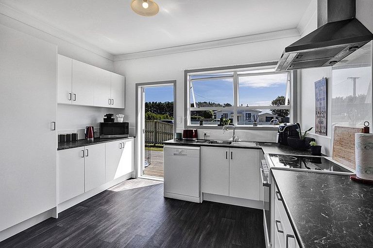 Photo of property in 42 Atkinson Street, Normanby, Hawera, 4614