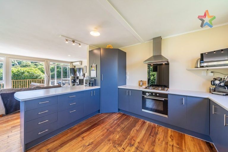 Photo of property in 64 Pekanga Road, Normandale, Lower Hutt, 5010