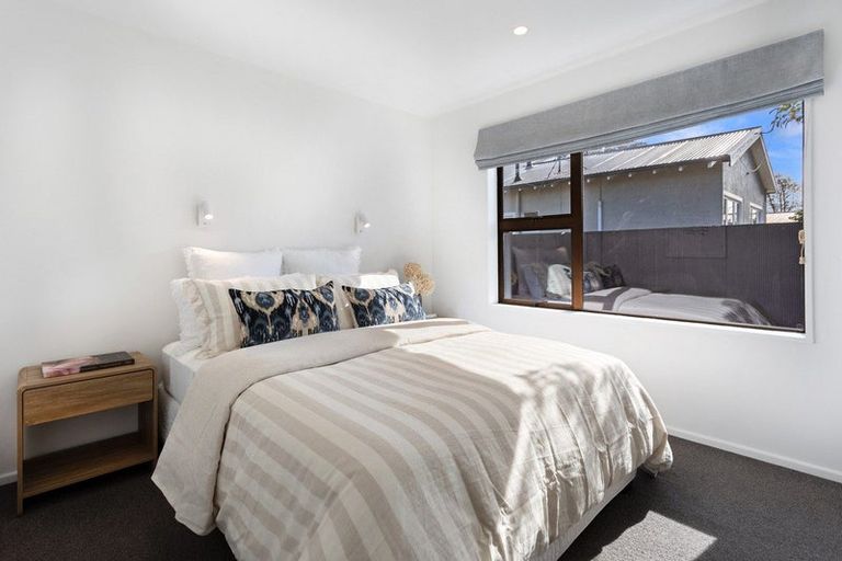 Photo of property in 2/64 Searells Road, Strowan, Christchurch, 8052