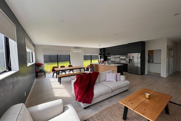 Photo of property in 8 Celestial Crescent, Orewa, 0931