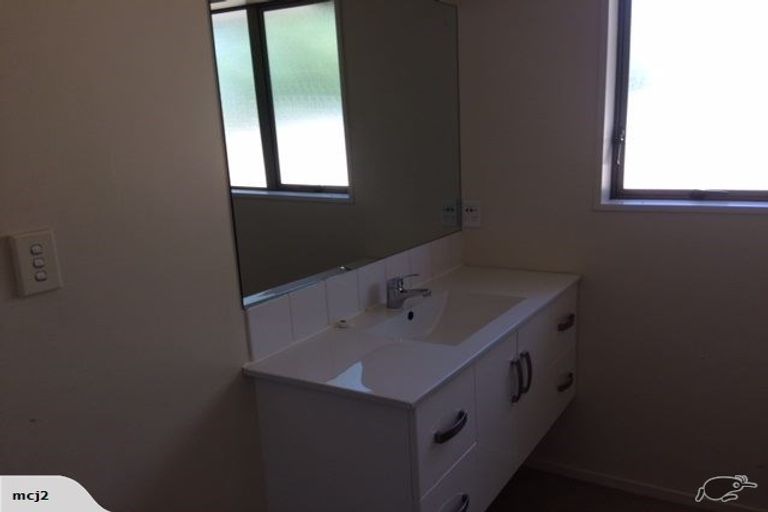 Photo of property in 218 Wainoni Road, Avondale, Christchurch, 8061