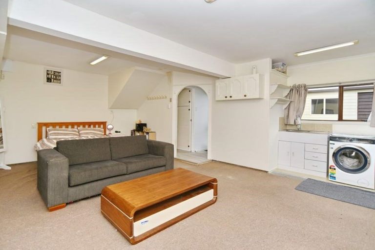 Photo of property in 15 Sonning Place, Redwood, Christchurch, 8051