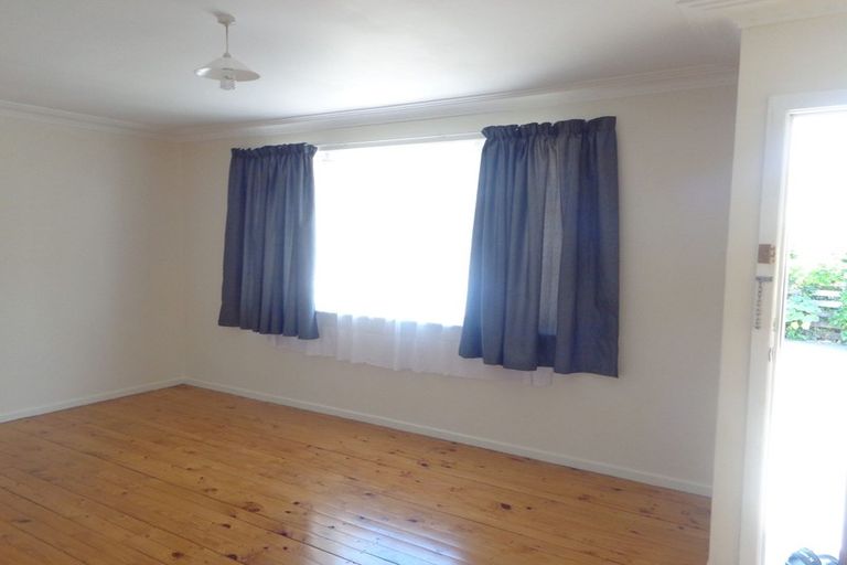 Photo of property in 2/42 Lincoln Road, Henderson, Auckland, 0610