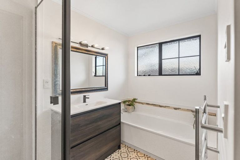 Photo of property in 20 Awanui Drive, Waikanae, 5036