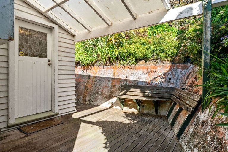 Photo of property in 9 Hungerford Road, Lyall Bay, Wellington, 6022