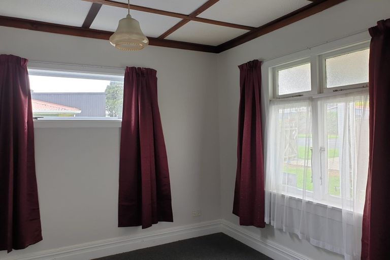 Photo of property in 6 Harbour Street, Moturoa, New Plymouth, 4310