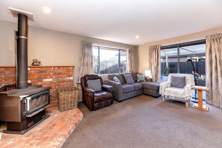 Photo of property in 18 Durrell Way, Rolleston, 7614