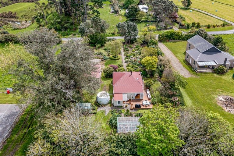 Photo of property in 840 Pukearuhe Road, Waiiti, Urenui, 4377
