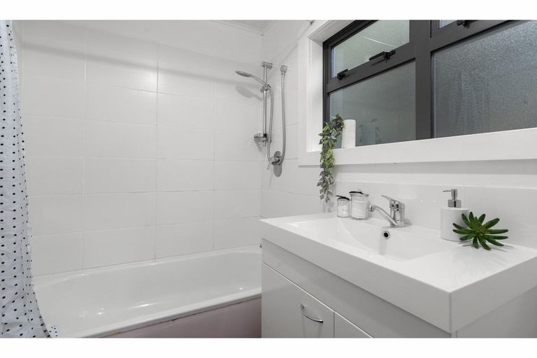 Photo of property in 162b Raroa Road, Aro Valley, Wellington, 6012