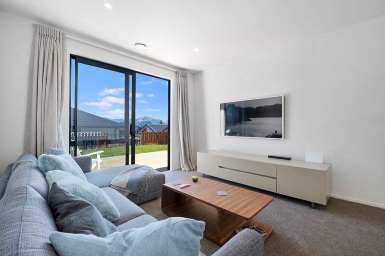 Photo of property in 3 Little Alpha Loop, Wanaka, 9305