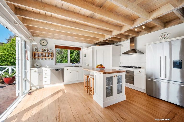 Photo of property in 96 Nicholson Road, Khandallah, Wellington, 6035