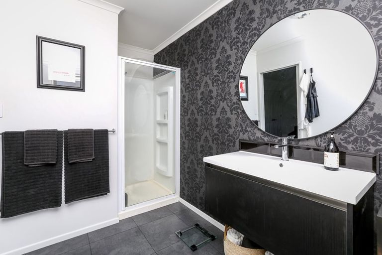 Photo of property in 24 Sackville Street, Fitzroy, New Plymouth, 4312