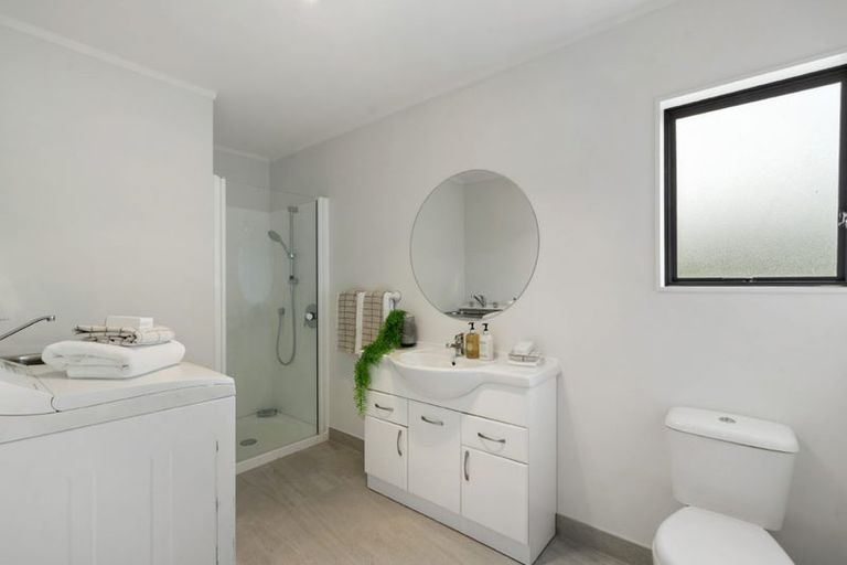 Photo of property in 2/26 Blenheim Street, Glenfield, Auckland, 0629