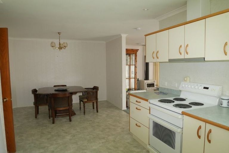 Photo of property in 9 Greenaway Road, Waikanae, 5036