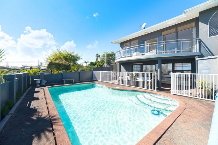 Photo of property in 25 Coates Road, Cockle Bay, Auckland, 2014