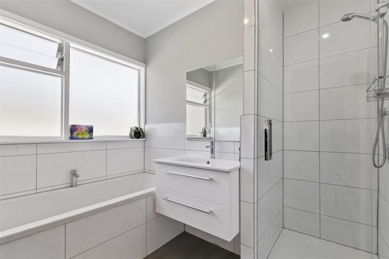 Photo of property in 97 Stott Avenue, Birkdale, Auckland, 0626