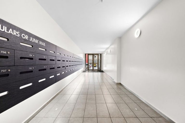 Photo of property in City Lodge, 704/115 Vivian Street, Te Aro, Wellington, 6011