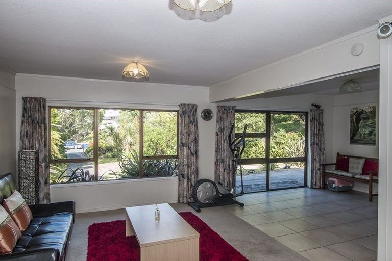 Photo of property in 13 Reynolds Place, Torbay, Auckland, 0630