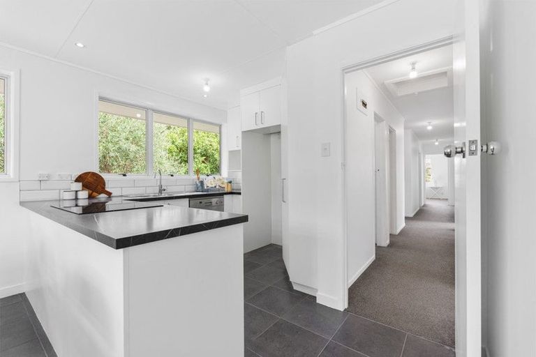 Photo of property in 1 Phillip Parade, Forrest Hill, Auckland, 0620