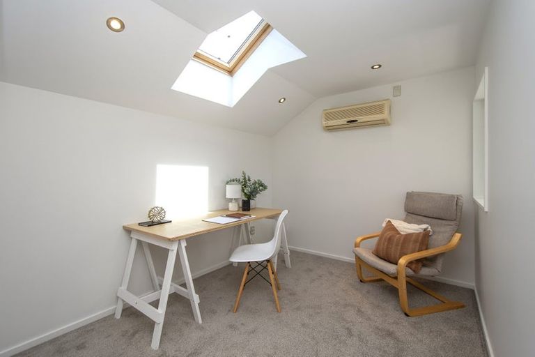 Photo of property in 2/11 Mclellan Place, Ilam, Christchurch, 8041